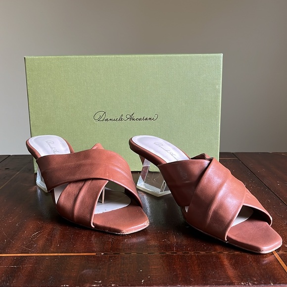 Daniele Ancarani - Spain - Lucite & Leather Slide - 39 / US 9 - EUC w toe nick - Picture 3 of 8